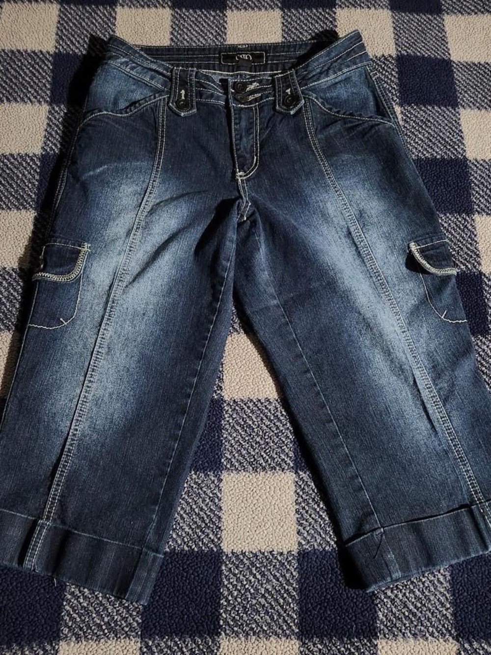 Y2k style Cato capris
